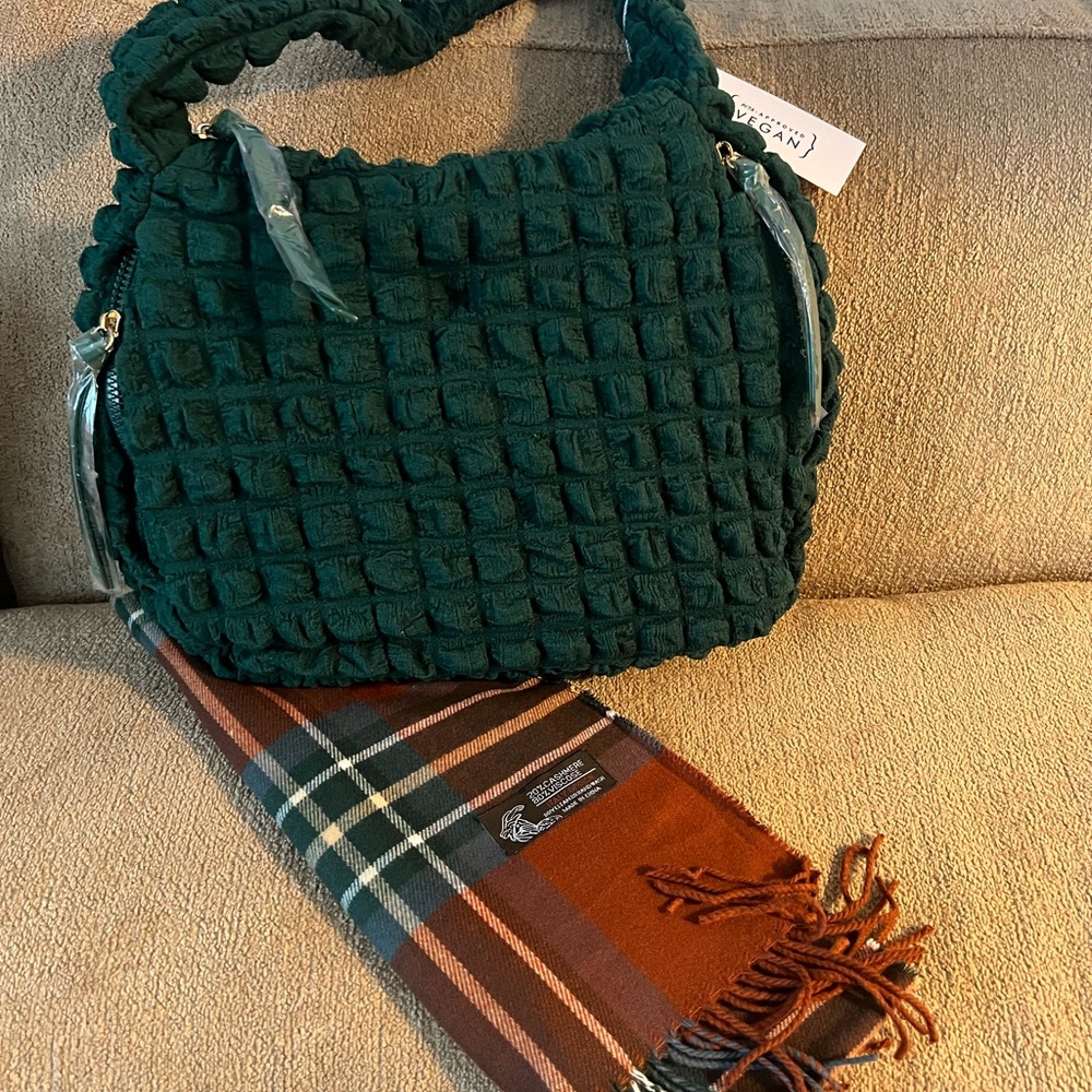 Elegant Green Woven Handbag with matching Scarf new  smoke free home